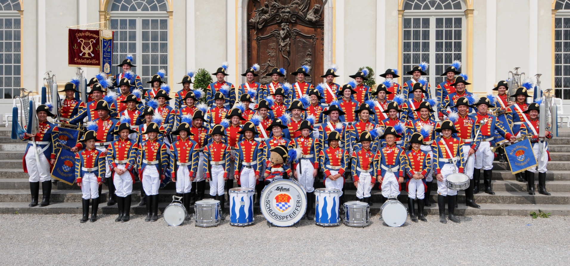 Die Schloßspfeiffer vor dem Schloss Schleißheim